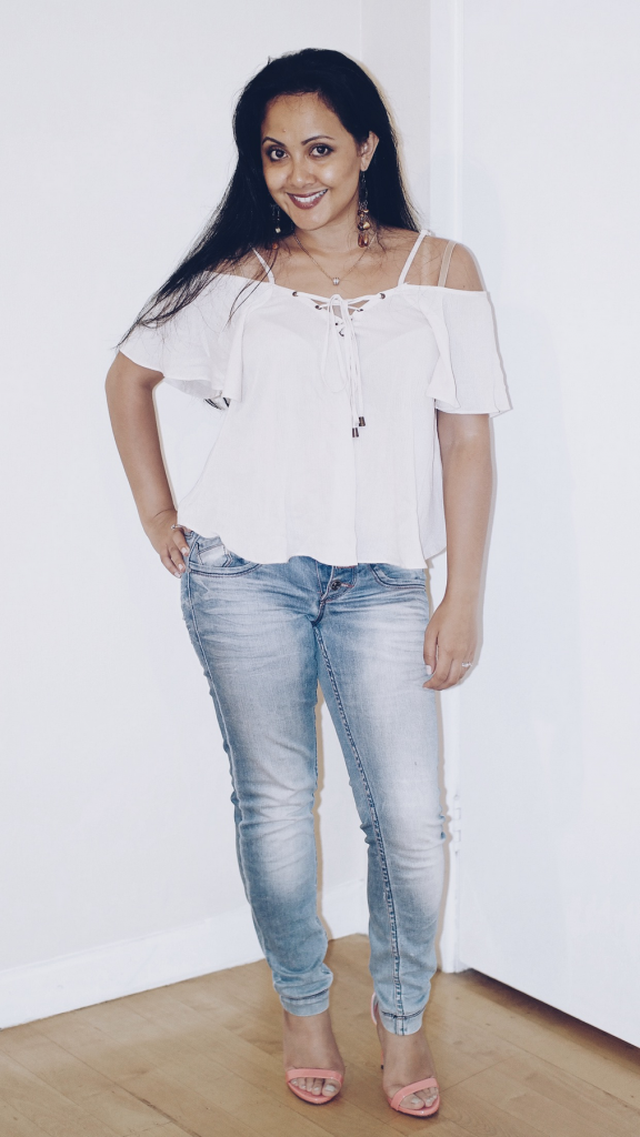 1 What_To_Wear_With_An_Off_The_Shoulder_Top_Everyday_Chic_Fashion_Paris_Chic_Style