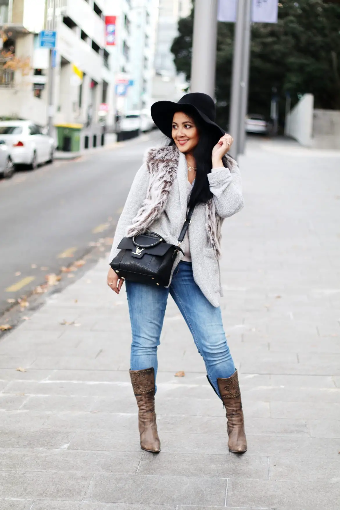 Paris Chic Style How To Wear A Faux Fur Vest Parisian Chic Style Everyday Fashion Streetstyle 1_resize
