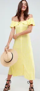 How-to-wear-off-shoulder-dress-nude-light-brown-beige-bardot-frill-button-front-a-line-dress-light-pink-white-yellow-dress-Paris-Chic-Style-8