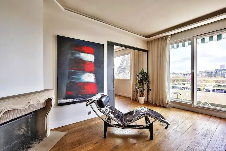Best Airbnbs In Paris With Eiffel Tower View Balcony Street View Paris Apartment Paris Chic Style
