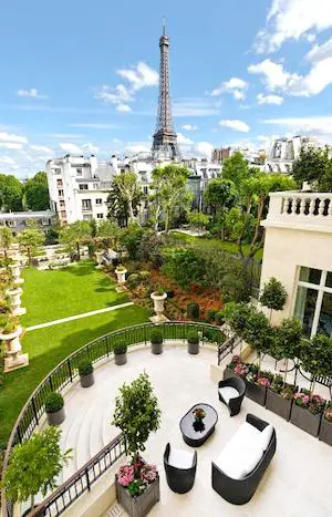 Affordable Luxurious Best Paris Hotels With Eiffel Tower View Terraces Shangri La Hotel Paris Chic Style