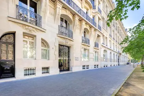 Cheap & Chic Apartment Hotels In Paris With Eiffel Tower View & A Balcony