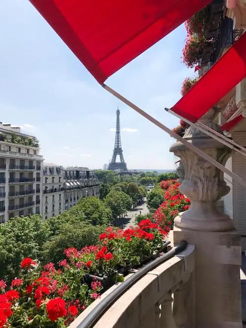 Cheap Luxurious Hotel In Paris With Eiffel Tower View & Terraces Hotel Plaza Athenee Paris Chic Style